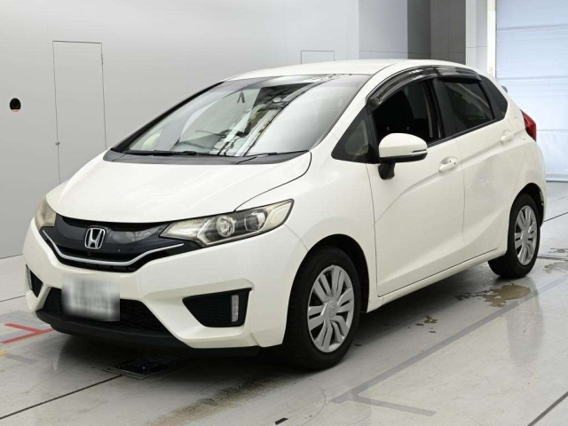 GK5-1001124 - HONDA FIT (White - 2013)