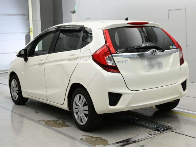 GK5-1001124 - HONDA FIT (White - 2013)