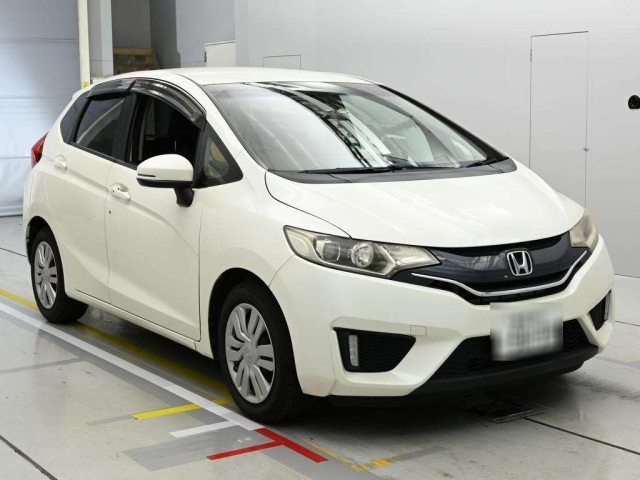 GK5-1001124 - HONDA FIT (White - 2013)