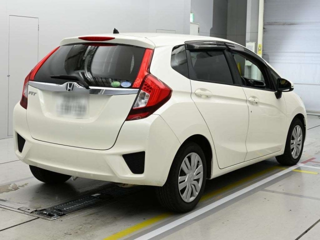 GK5-1001124 - HONDA FIT (White - 2013)