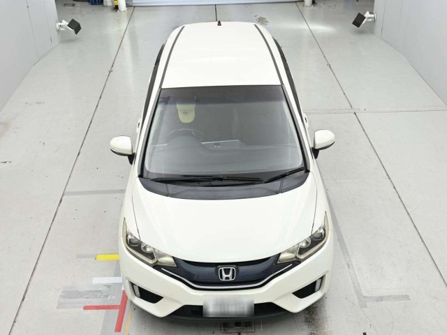 GK5-1001124 - HONDA FIT (White - 2013)