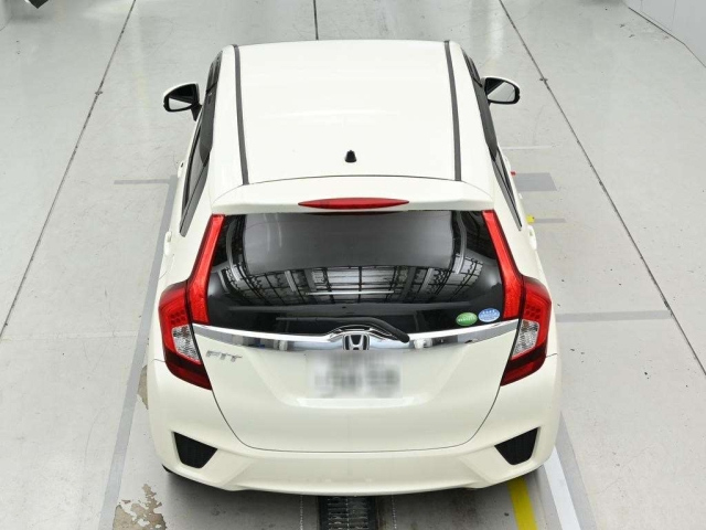 GK5-1001124 - HONDA FIT (White - 2013)