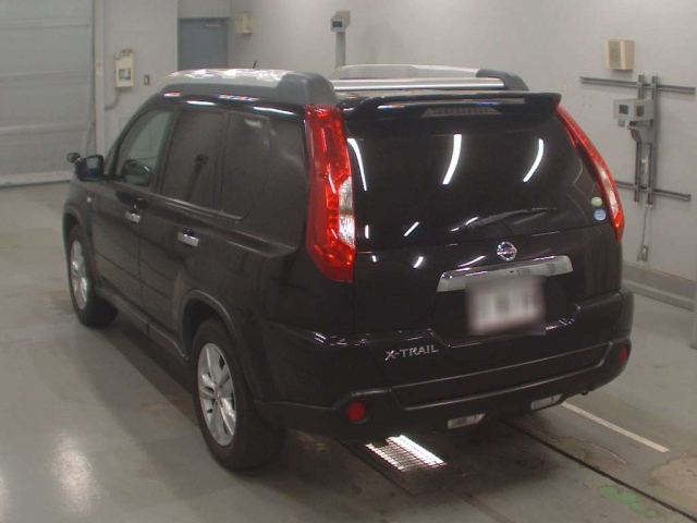 NT31-203000 - NISSAN X-TRAIL (Black - 2010)