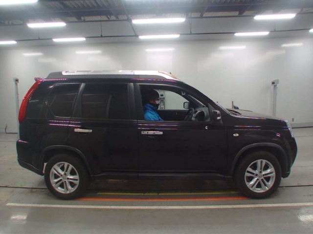 NT31-203000 - NISSAN X-TRAIL (Black - 2010)