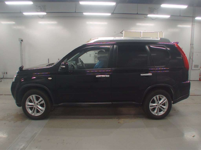 NT31-203000 - NISSAN X-TRAIL (Black - 2010)