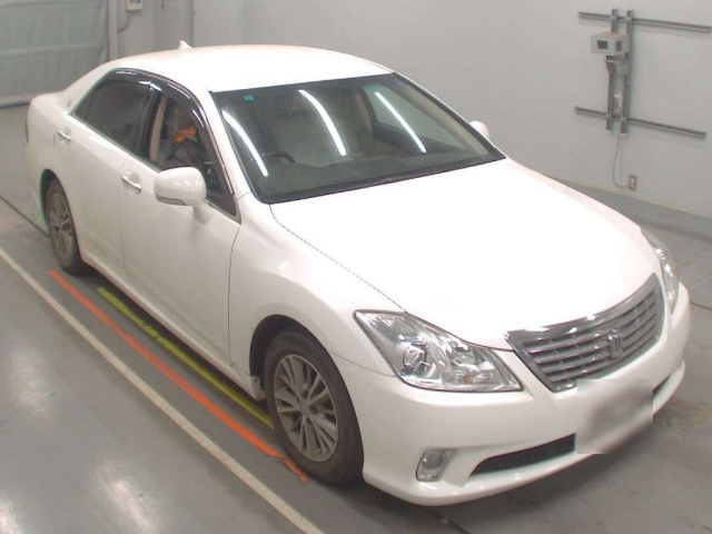 GRS200-0061755 - TOYOTA CROWN (White - 2011)