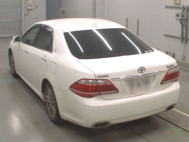 GRS200-0061755 - TOYOTA CROWN (White - 2011)