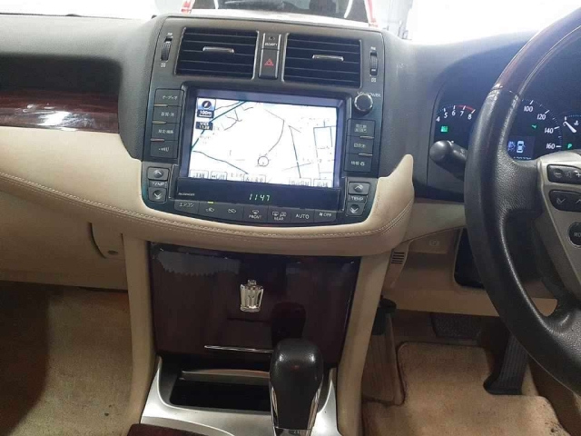 GRS200-0061755 - TOYOTA CROWN (White - 2011)