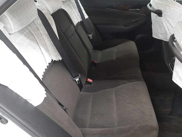 GRS210-6001029 - TOYOTA CROWN (Silver - 2013)