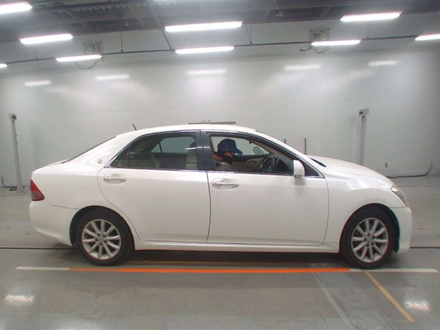 GRS202-0009947 - TOYOTA CROWN (White - 2008)