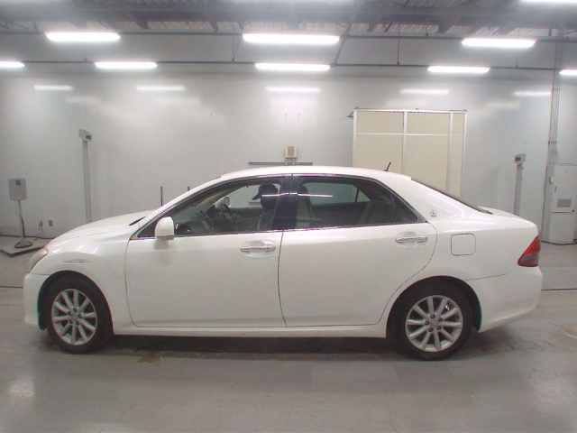 GRS202-0009947 - TOYOTA CROWN (White - 2008)