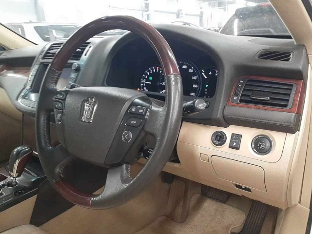 GRS202-0009947 - TOYOTA CROWN (White - 2008)