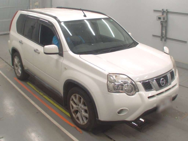NT31-308147 - NISSAN X-TRAIL (White - 2013)