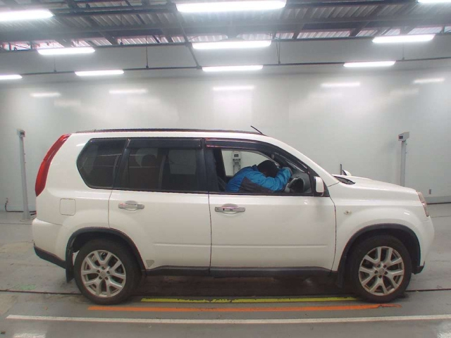 NT31-308147 - NISSAN X-TRAIL (White - 2013)