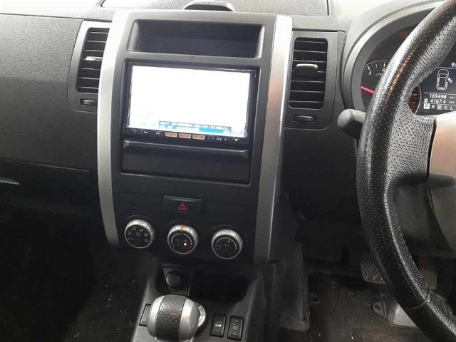 NT31-308147 - NISSAN X-TRAIL (White - 2013)