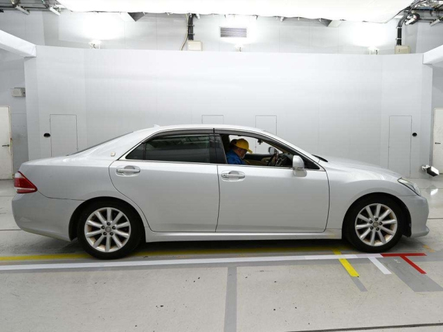 GRS202-1008637 - TOYOTA CROWN (Silver - 2011)