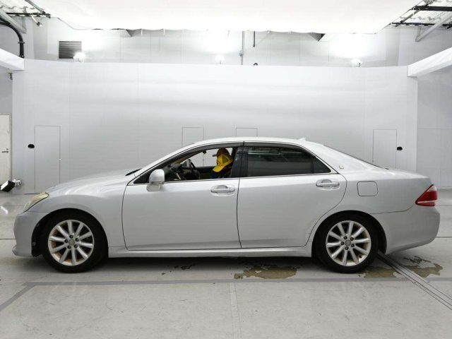 GRS202-1008637 - TOYOTA CROWN (Silver - 2011)