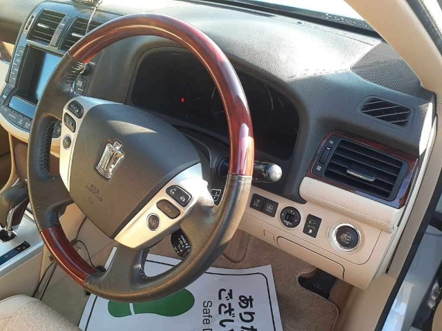 GRS202-1008637 - TOYOTA CROWN (Silver - 2011)