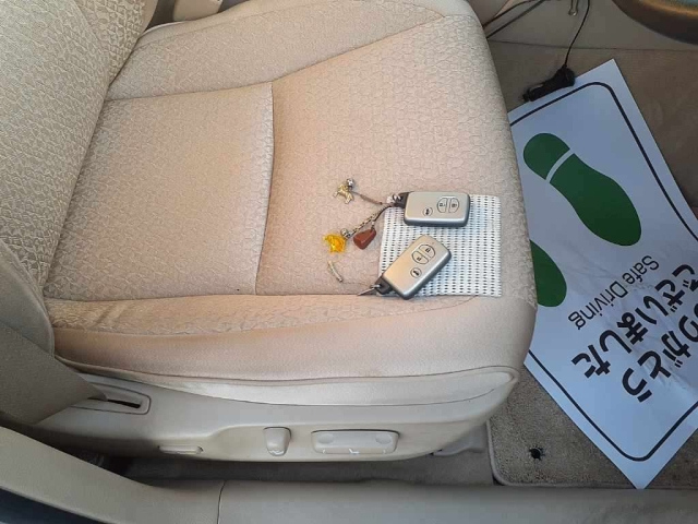 GRS202-1008637 - TOYOTA CROWN (Silver - 2011)