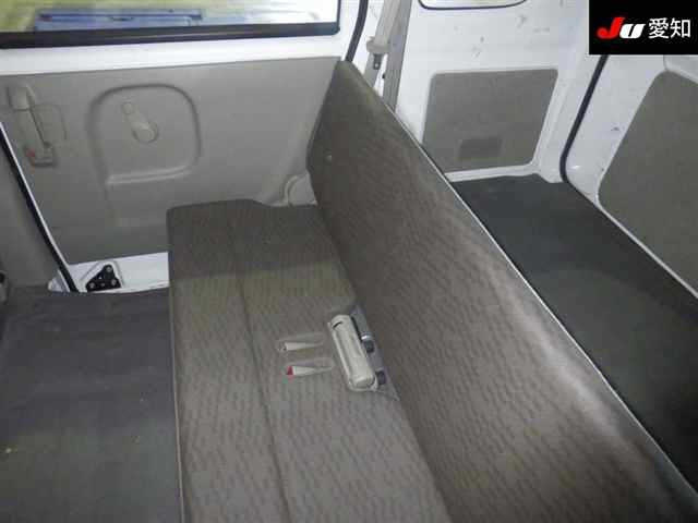 DR17V-283831 - NISSAN NV100 (White - 2018)