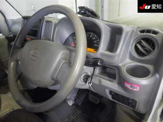 DR17V-283831 - NISSAN NV100 (White - 2018)