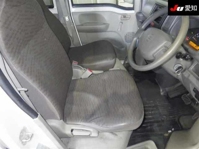 DR17V-283831 - NISSAN NV100 (White - 2018)