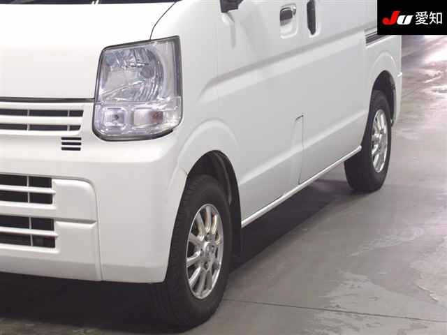 DR17V-283831 - NISSAN NV100 (White - 2018)