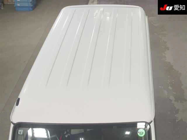 DR17V-283831 - NISSAN NV100 (White - 2018)