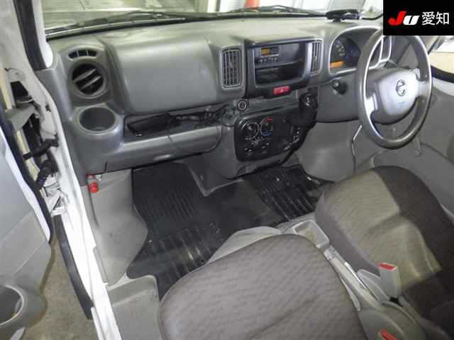 DR17V-283831 - NISSAN NV100 (White - 2018)