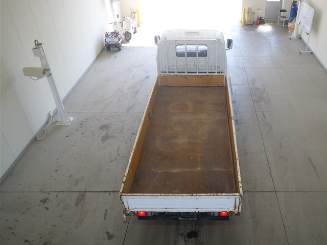 NKR66L-7400676 - ISUZU ELF TRUCK (White - 1993)